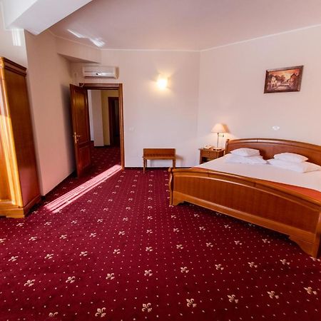 Hotel Amadeus Focşani Dış mekan fotoğraf